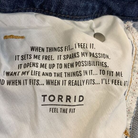 Torrid Boyfriend Straight Blue Darker Wash Mid-Rise Vintage Stretch Jeans Sz 18S - Picture 10 of 14